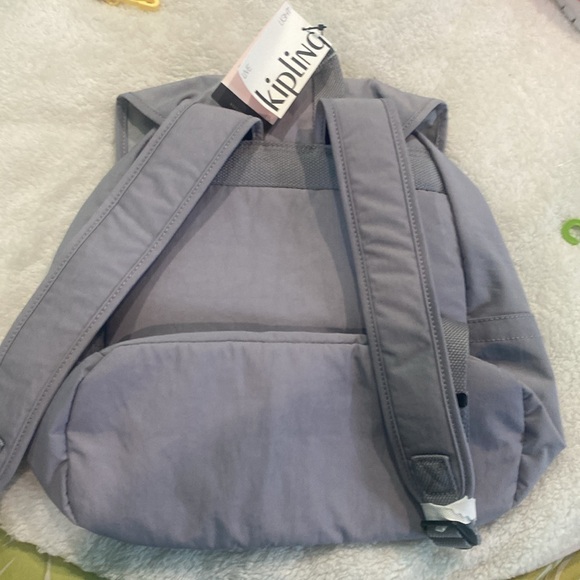 🆕🩶Kipling “Fiona” Backpack, Dove Grey (appears light Lilac)💜 - Picture 3 of 9